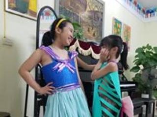 Em làm nhà thiết kế thời trang 